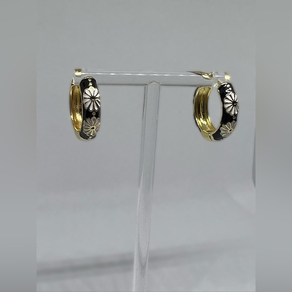 Jewelry - Elegant Gold and Black Floral Earrings